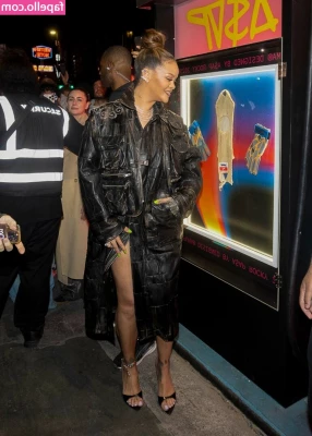 Rihanna - Tomorrow s set is going to be CALIENTE     Who wants the early access