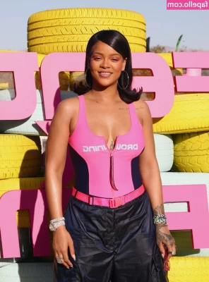 Rihanna - Gonna miss wearing tops like this after summer 💦💋