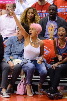 Rihanna - I love it when he gets down on all fours