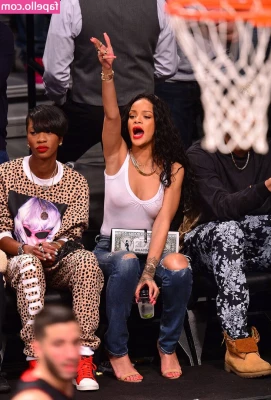 Rihanna - I been gone forever Smh