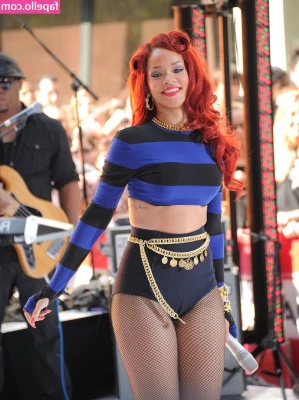 Rihanna - Pull my shorts down and slide in