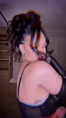 Rihanna - You love when I clap my cheeks babe