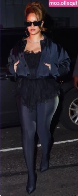 Rihanna - Y all get to see it first