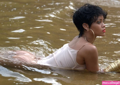 Rihanna - As requested! Public video❤️❤️❤️