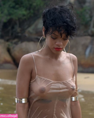 Rihanna - If you wanna buy the other pics from this set dm me part 1