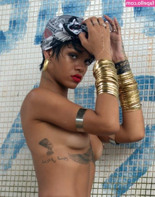 Rihanna - OMFGGG.I just got a fuck machine to use when I don’t have any 🍆