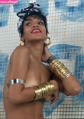 Rihanna - I love to suck on lolly s