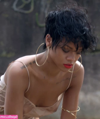 Rihanna - Who’s ready to hear me moan and make myself cum !!! STAY TUNED !!