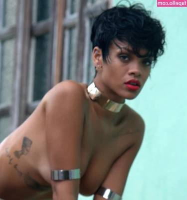 Rihanna - Squirrt with wand and lush