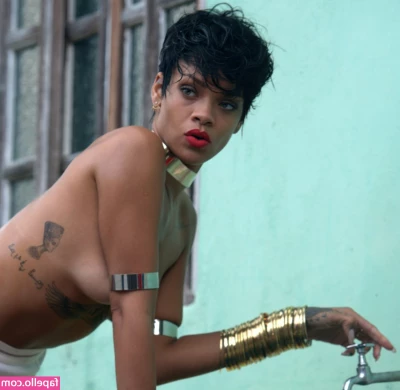 Rihanna - Hey babes♡  I am off work and running errands! So let's play a game