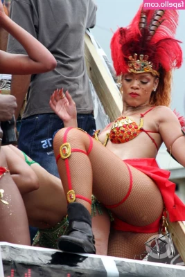 Rihanna - cute butt