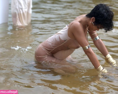 Rihanna - Oh I haven t played with candle wax in so long     Body safe candle