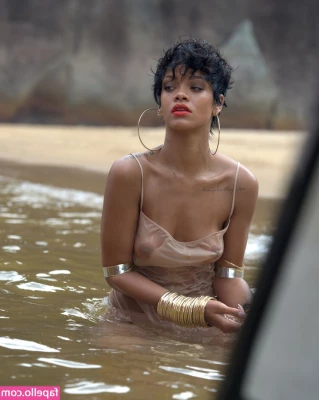 Rihanna - Me gusta rebotar en el sillón