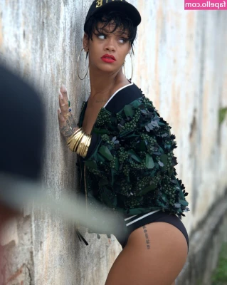 Rihanna - Insomnia filled nights are never as filthy as I d like