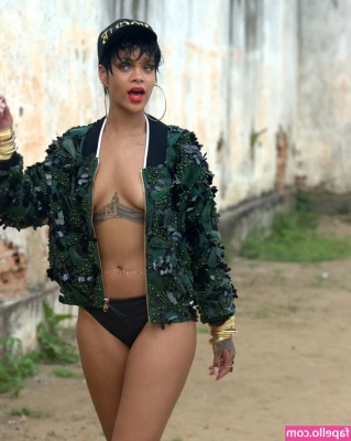 Rihanna - I love the color of my skin  I m a fine brunette slut obviously part 1