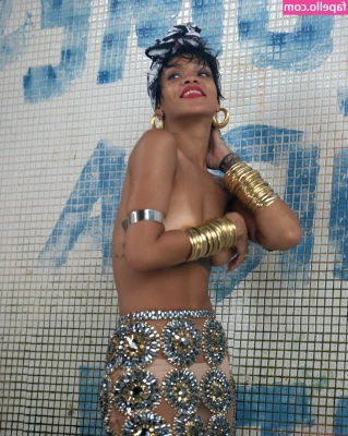 Rihanna - Welcome