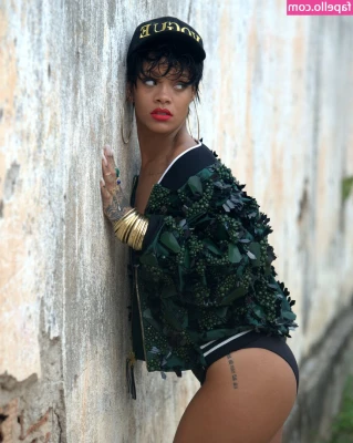 Rihanna - Hello Daddy
