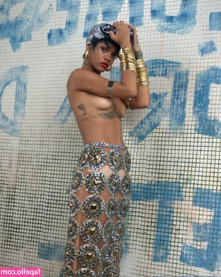 Rihanna - It’s washing day for dad but first a little Booty shake