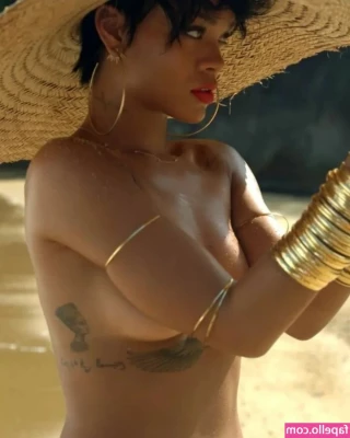 Rihanna - any foreskin lovers outta here? 🌭
