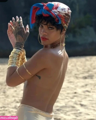 Rihanna - Love him on all fours and moaning