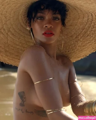 Rihanna - Happy Sunday all