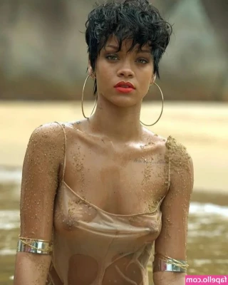 Rihanna - I love this color of purple so much! Do you like the anklet and toe