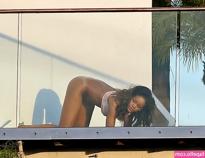 Rihanna - Good morning loveee. ☀️
