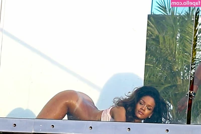 Rihanna - Just a teaser  Tip to see him Shoot