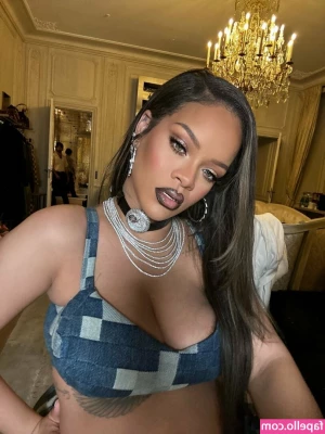 Rihanna - I'm curious... 🤔 Do you have a robe and do you wear it?