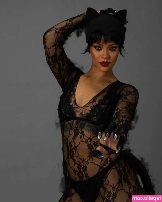 Rihanna - Sleepy selfie  all natural no makeup