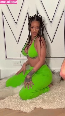 Rihanna - OMG have only been on here for 2 weeks thank you so much for over 2K