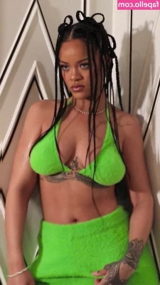 Rihanna - Buonasera a tutti super bacio   good aftenon meus amore my loves uma