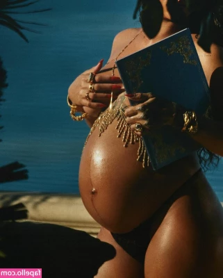 Rihanna - Thirst trap Thursday   Tip for more semi nudes