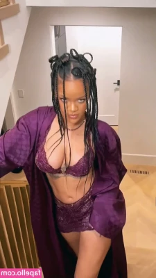 Rihanna - It's raining LOVE 😍😍💗💕💗💖