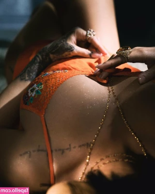 Rihanna - Who wants to see my first ever naughty video? pre boob job and