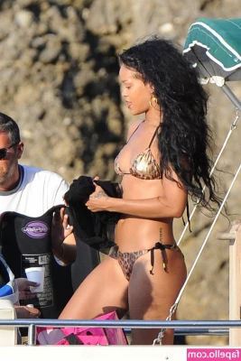 Rihanna - Short behind the scenes video