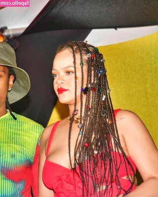 Rihanna - Hei  Muistatte varmaan että laitoin viimekuussa myyntiin mun ekan b