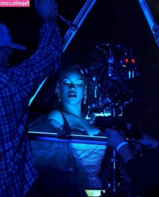 Rihanna - Christmas titties for you