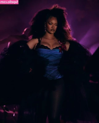 Rihanna - who likes massages  I give some great ones