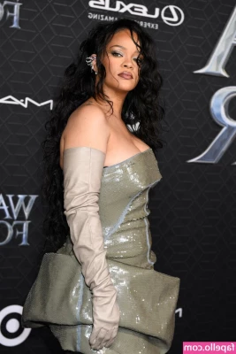 Rihanna - Like these panties? get them if you dm me 👙