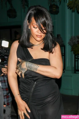 Rihanna - Bouncing covered in oil 12 seconds