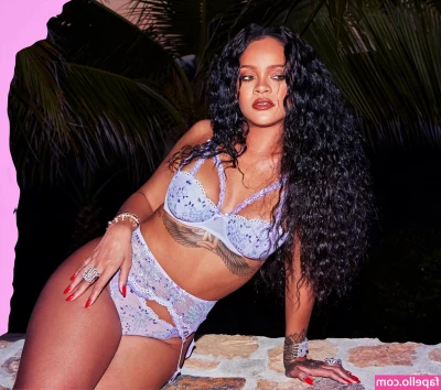 Rihanna - Happy sexy Friday and show me who your favorite redhead is to help