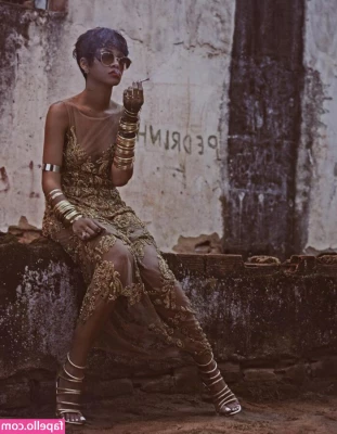 Rihanna - Mmmm  Puuusssyy