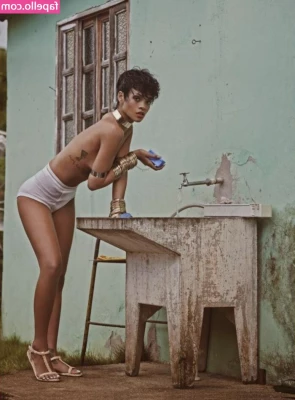 Rihanna - with o without mask?