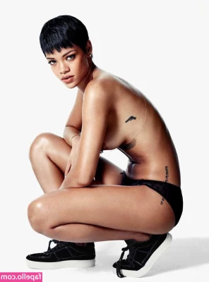 Rihanna - Il suffit d'enlever ma petite culotte 🔥