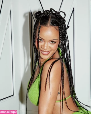 Rihanna - feeling extra frisky 💦