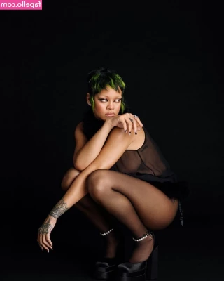 Rihanna - Heyho   this set end tomorrow