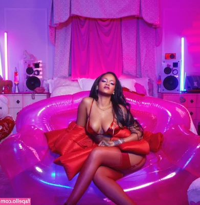 Rihanna - Absolutely love these   I can t wait to go back to Canada next year