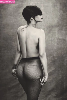 Rihanna - I'm shy but I can be dirty when you get to know me 😈