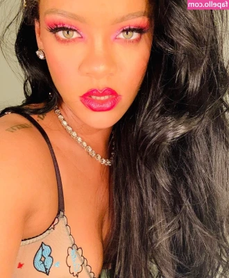 Rihanna - Car sex with my girlfriend
